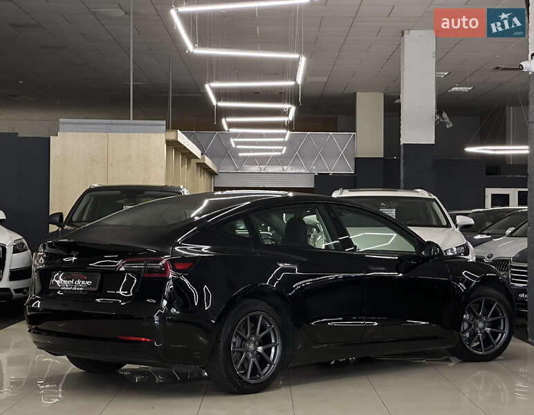 Седан Tesla Model 3 2021 в Николаеве