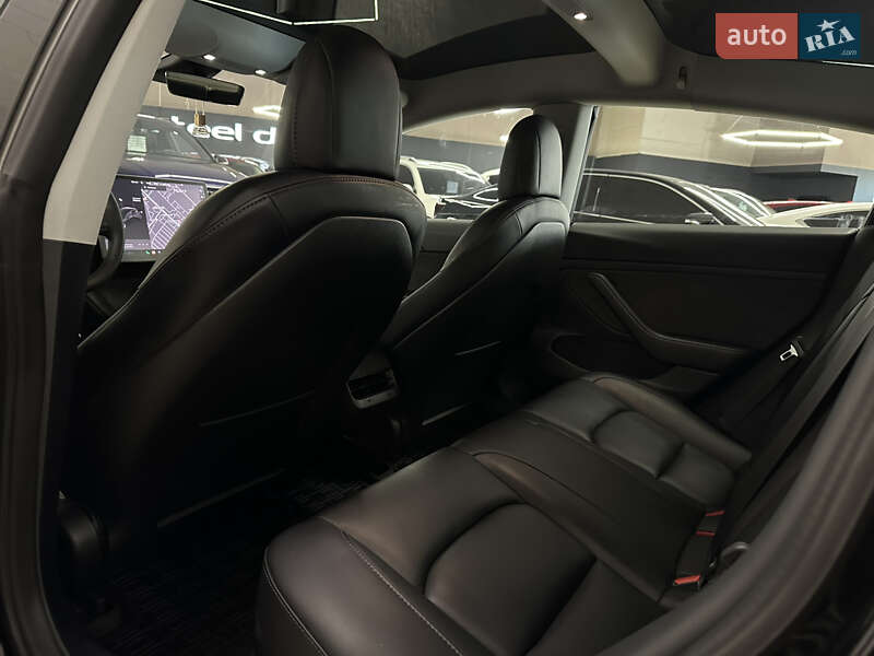 Седан Tesla Model 3 2021 в Николаеве