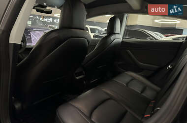 Седан Tesla Model 3 2021 в 