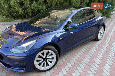 Седан Tesla Model 3 2022 в 