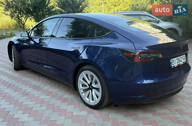Седан Tesla Model 3 2022 в 
