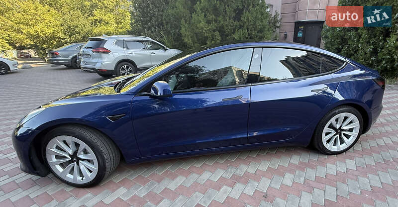 Седан Tesla Model 3 2022 в Днепре