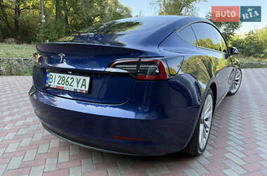 Седан Tesla Model 3 2022 в 
