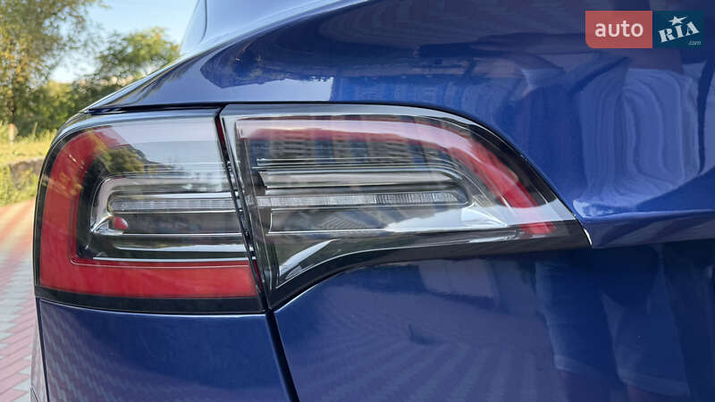 Седан Tesla Model 3 2022 в Днепре