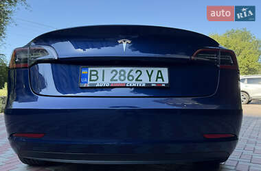 Седан Tesla Model 3 2022 в 