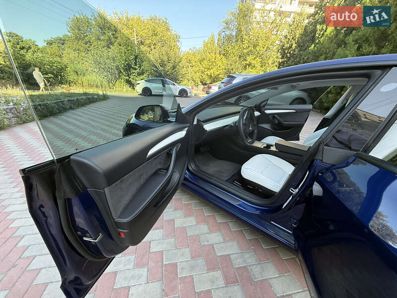Седан Tesla Model 3 2022 в Днепре