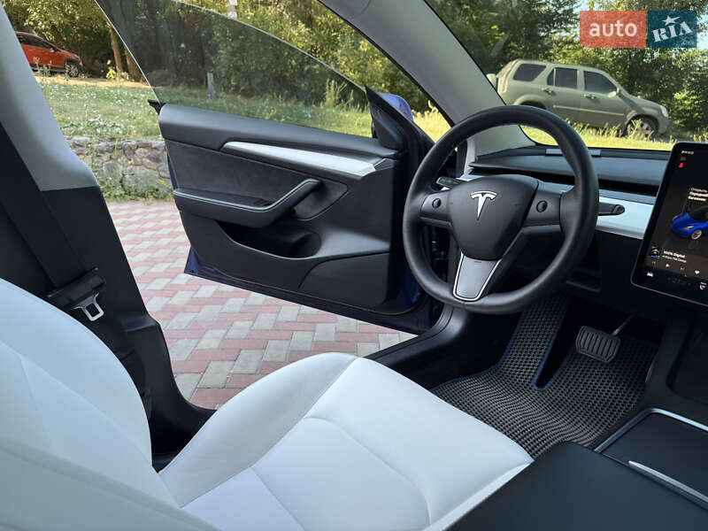 Седан Tesla Model 3 2022 в Днепре