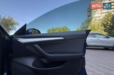 Седан Tesla Model 3 2022 в 