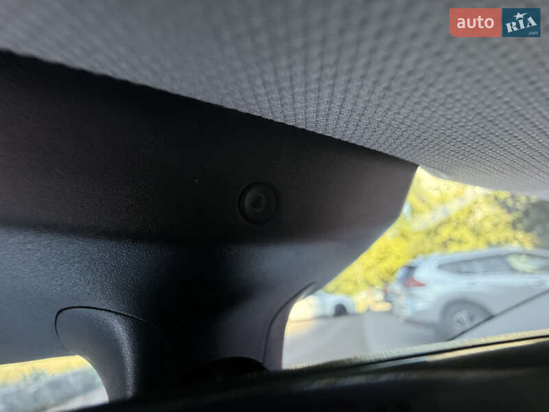 Седан Tesla Model 3 2022 в Днепре