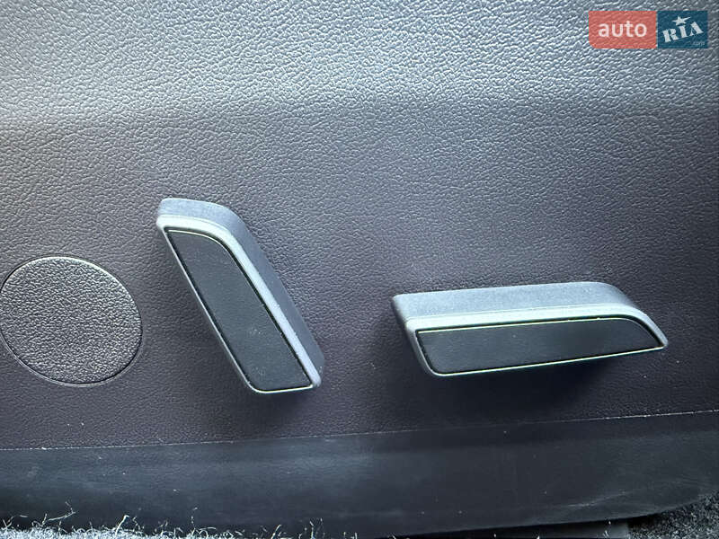 Седан Tesla Model 3 2022 в Днепре