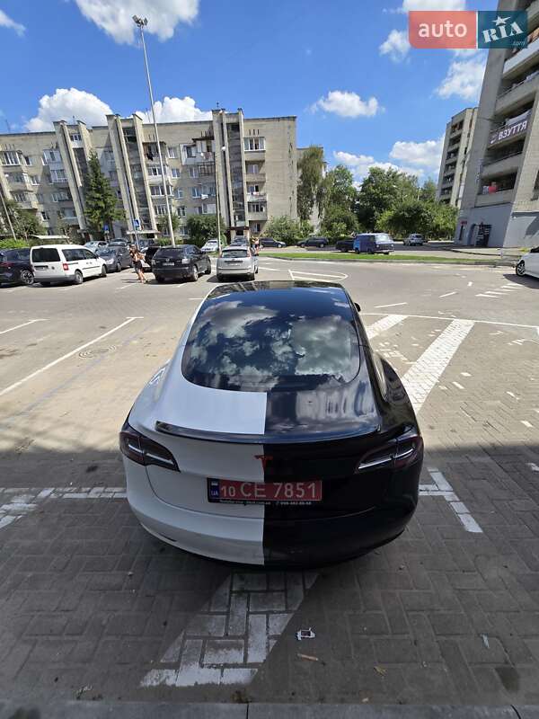 Седан Tesla Model 3 2018 в Львові
