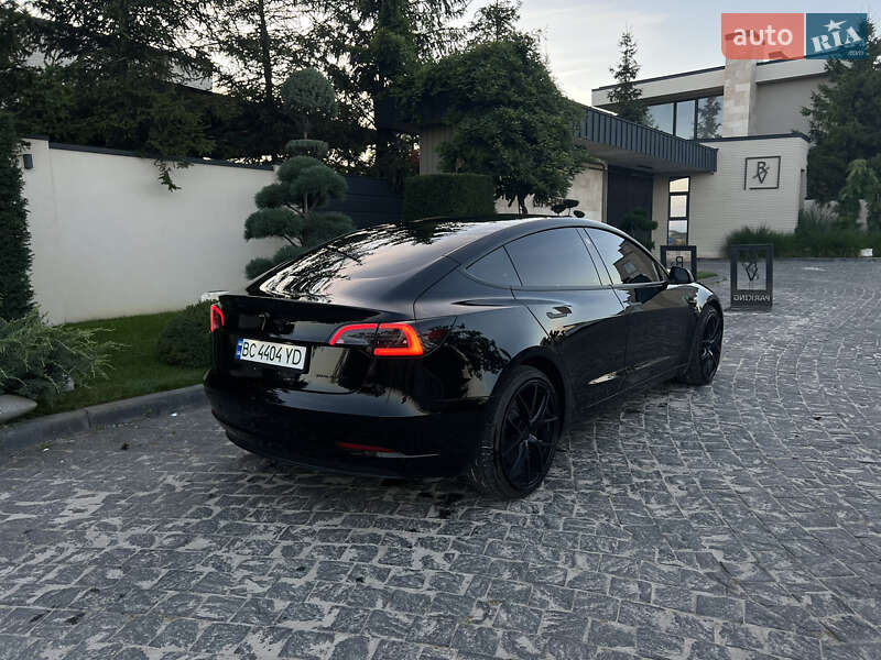 Седан Tesla Model 3 2018 в Львові