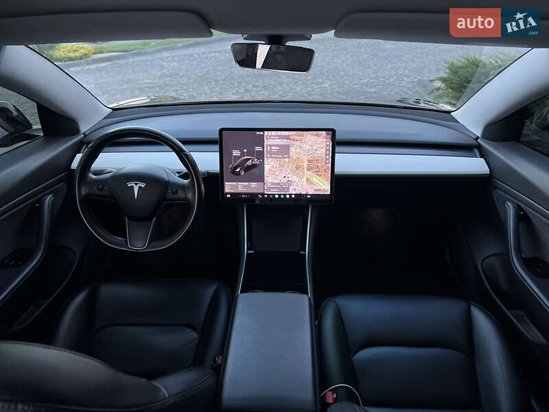 Седан Tesla Model 3 2018 в Львові
