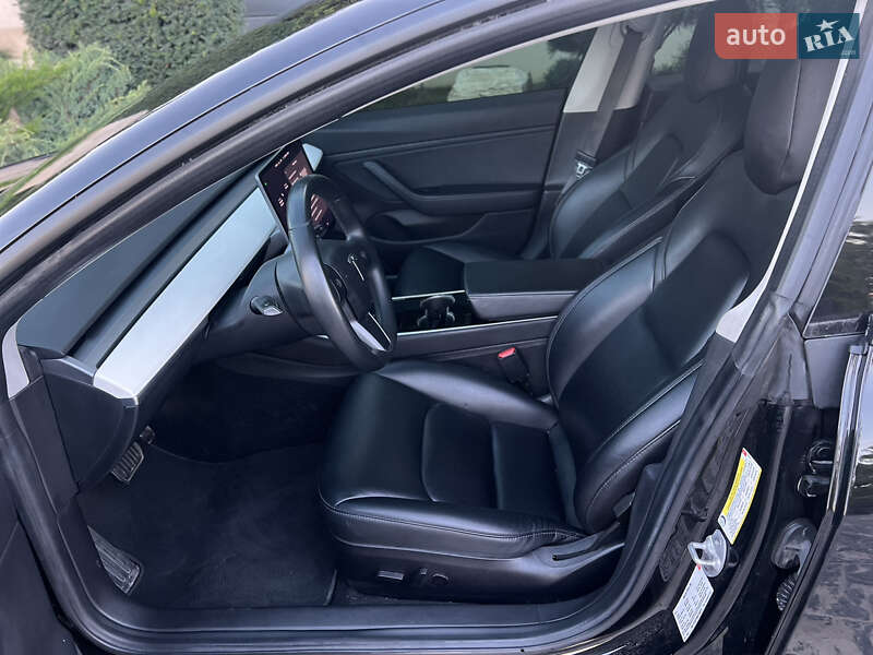 Седан Tesla Model 3 2018 в Львові