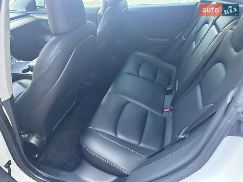 Седан Tesla Model 3 2021 в Киеве