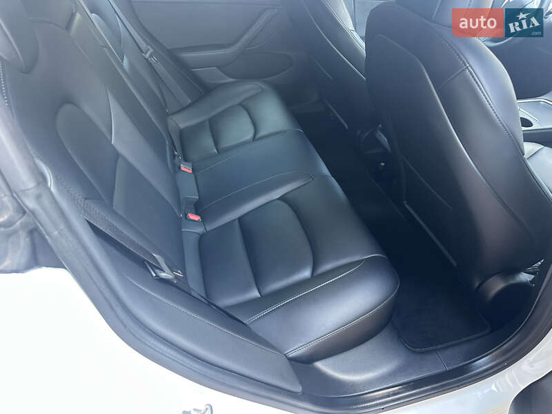 Седан Tesla Model 3 2021 в Киеве