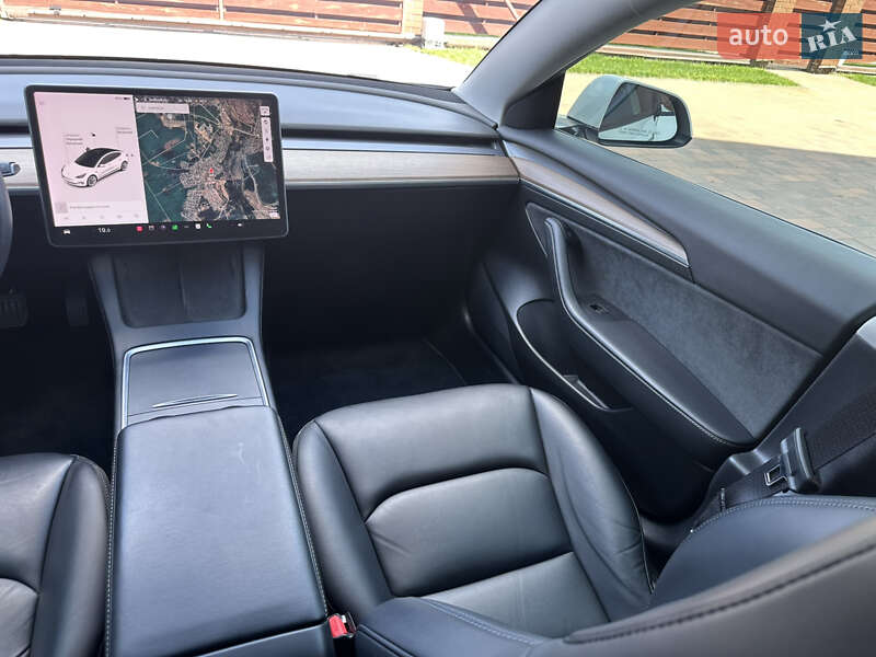 Седан Tesla Model 3 2021 в Киеве