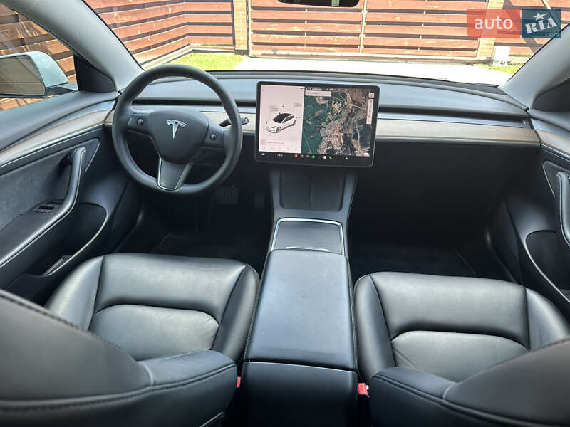 Седан Tesla Model 3 2021 в Киеве