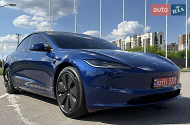 Седан Tesla Model 3 2024 в 