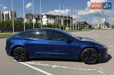 Седан Tesla Model 3 2024 в 