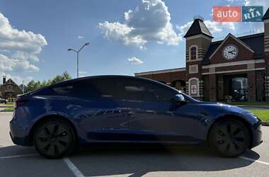 Седан Tesla Model 3 2024 в 