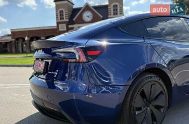 Седан Tesla Model 3 2024 в 