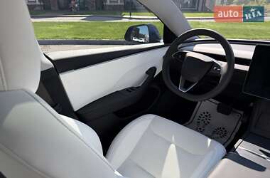Седан Tesla Model 3 2024 в 