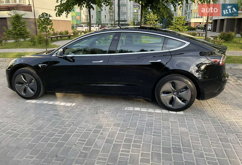 Седан Tesla Model 3 2019 в Ивано-Франковске