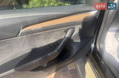 Седан Tesla Model 3 2022 в 
