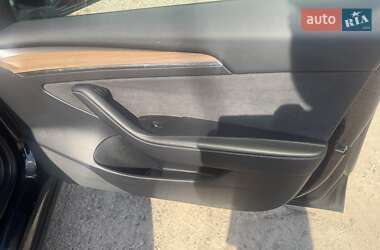 Седан Tesla Model 3 2022 в 