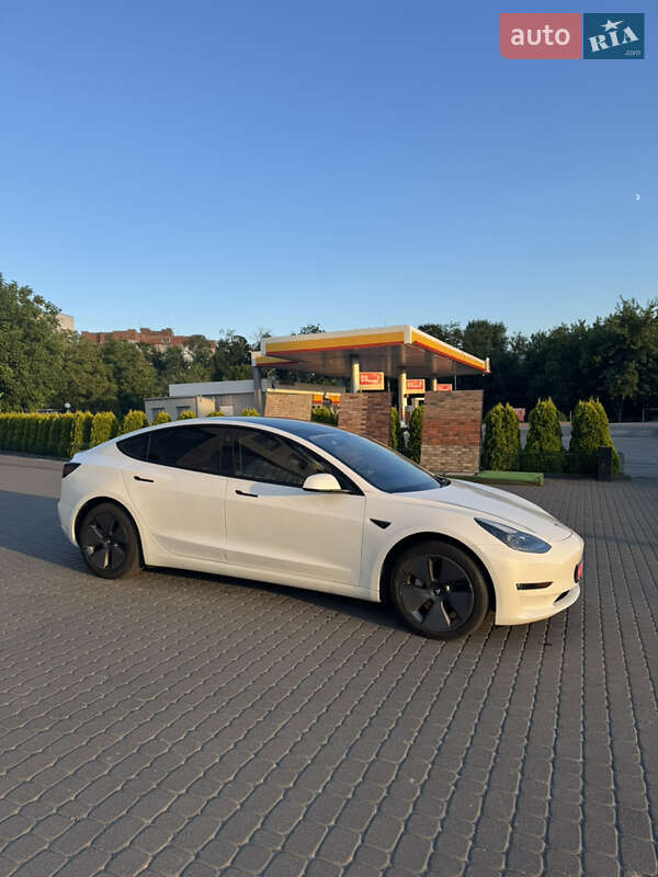 Седан Tesla Model 3 2023 в Хмельницком