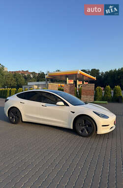 Седан Tesla Model 3 2023 в 