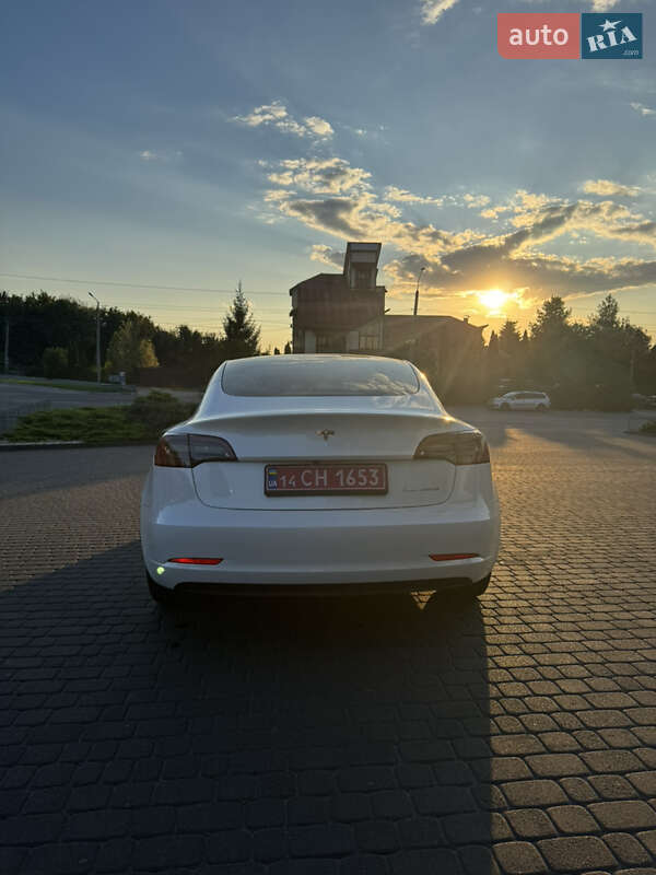 Седан Tesla Model 3 2023 в Хмельницком