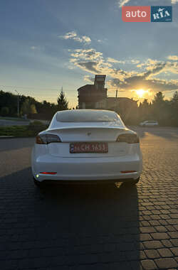 Седан Tesla Model 3 2023 в 