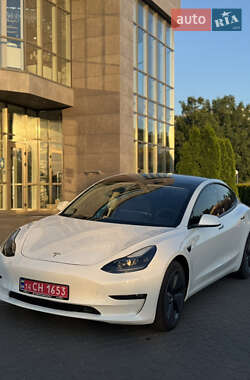 Седан Tesla Model 3 2023 в 