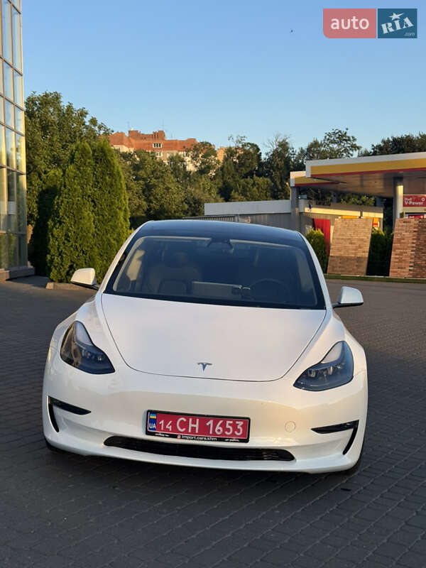 Седан Tesla Model 3 2023 в Хмельницком