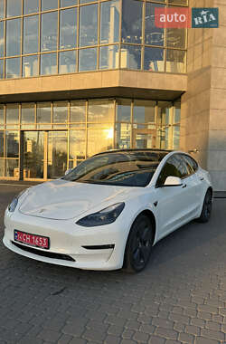 Седан Tesla Model 3 2023 в 