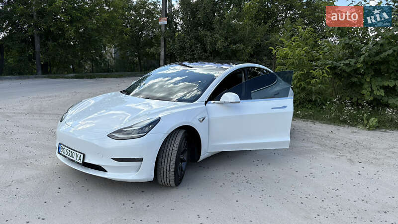 Седан Tesla Model 3 2018 в Львові