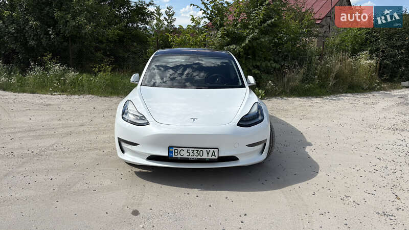 Седан Tesla Model 3 2018 в Львові