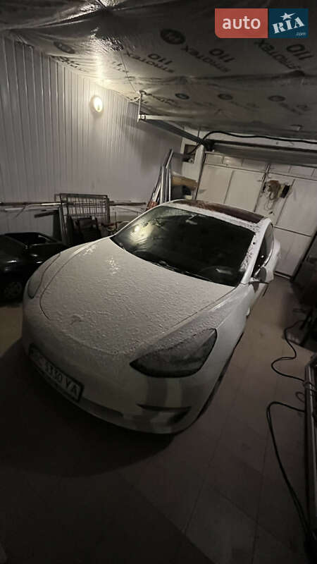 Седан Tesla Model 3 2018 в Львові