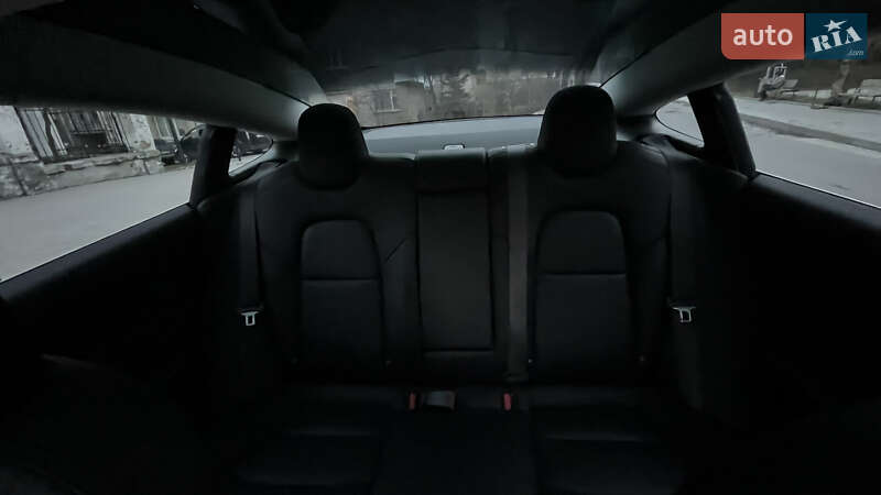 Седан Tesla Model 3 2018 в Львові