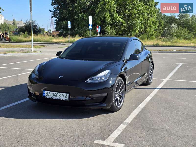 Седан Tesla Model 3 2019 в Кропивницком