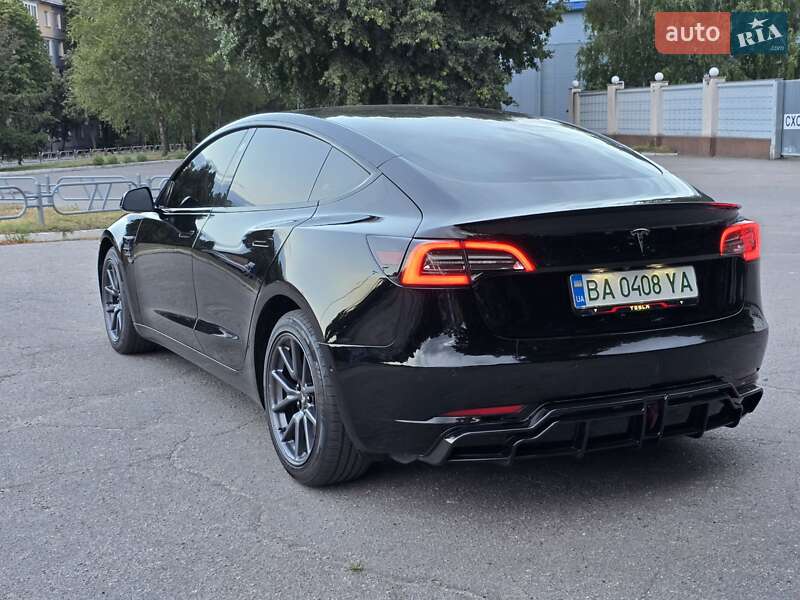 Седан Tesla Model 3 2019 в Кропивницком