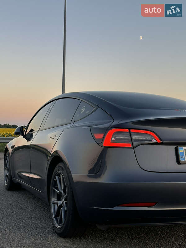Седан Tesla Model 3 2022 в Киеве