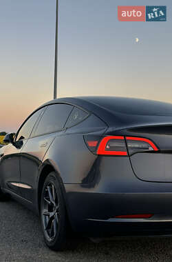 Седан Tesla Model 3 2022 в 
