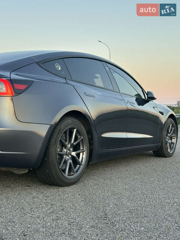 Седан Tesla Model 3 2022 в Киеве