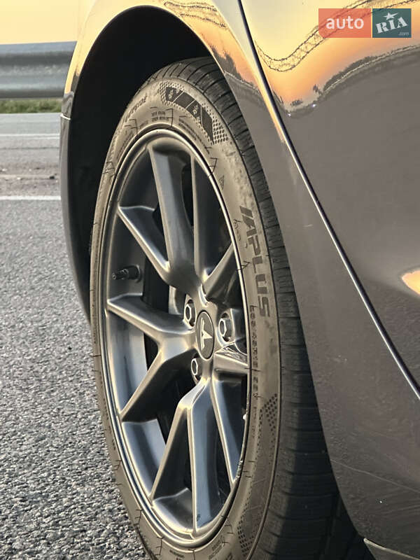 Седан Tesla Model 3 2022 в Киеве