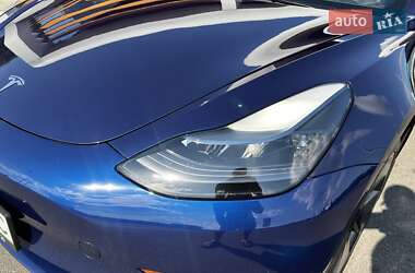 Седан Tesla Model 3 2023 в 