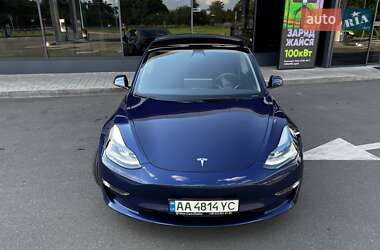 Седан Tesla Model 3 2023 в 