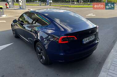 Седан Tesla Model 3 2023 в 
